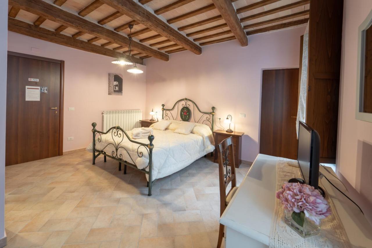 Albergo La Loggia Di San Martino Gualdo Tadino Zewnętrze zdjęcie